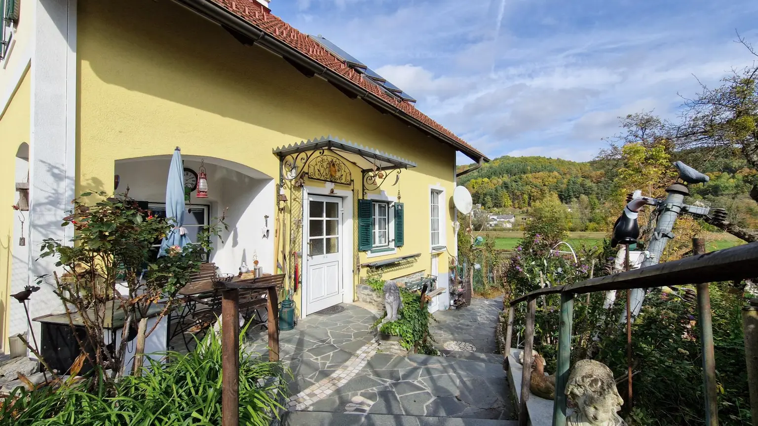 Entzückendes Einfamilienhaus mit Gartenoase in sonniger Lage