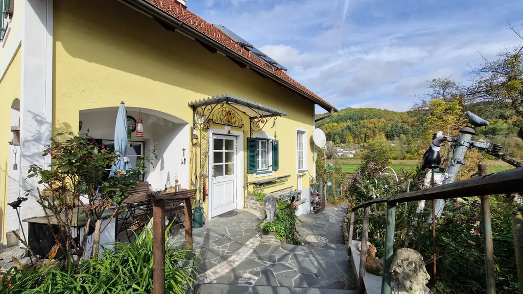 Entzückendes Einfamilienhaus mit Gartenoase in sonniger Lage