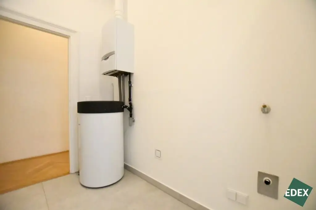 6-Zimmer Altbauwohnung mit Balkon und Klimaanlage in attraktiver Lage des 7. Bezirks