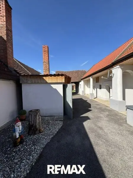 Top sanierter Langstreckhof mit großzügigen Nebengebäuden!