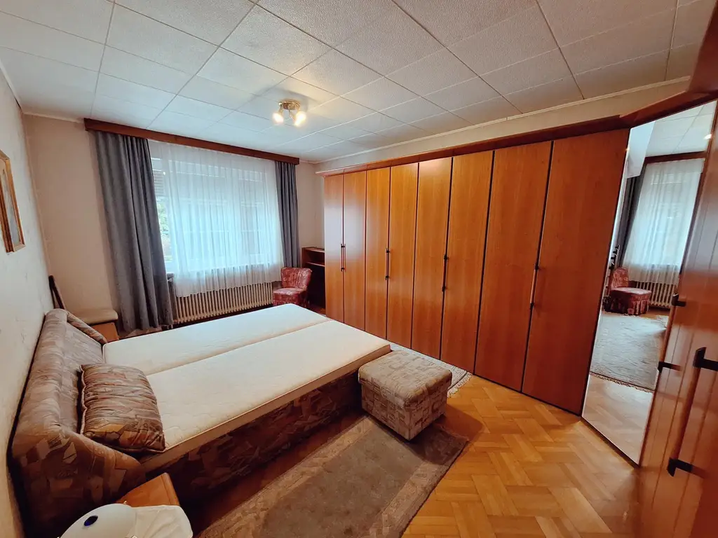 Einfamilienhaus mit grossem Grund