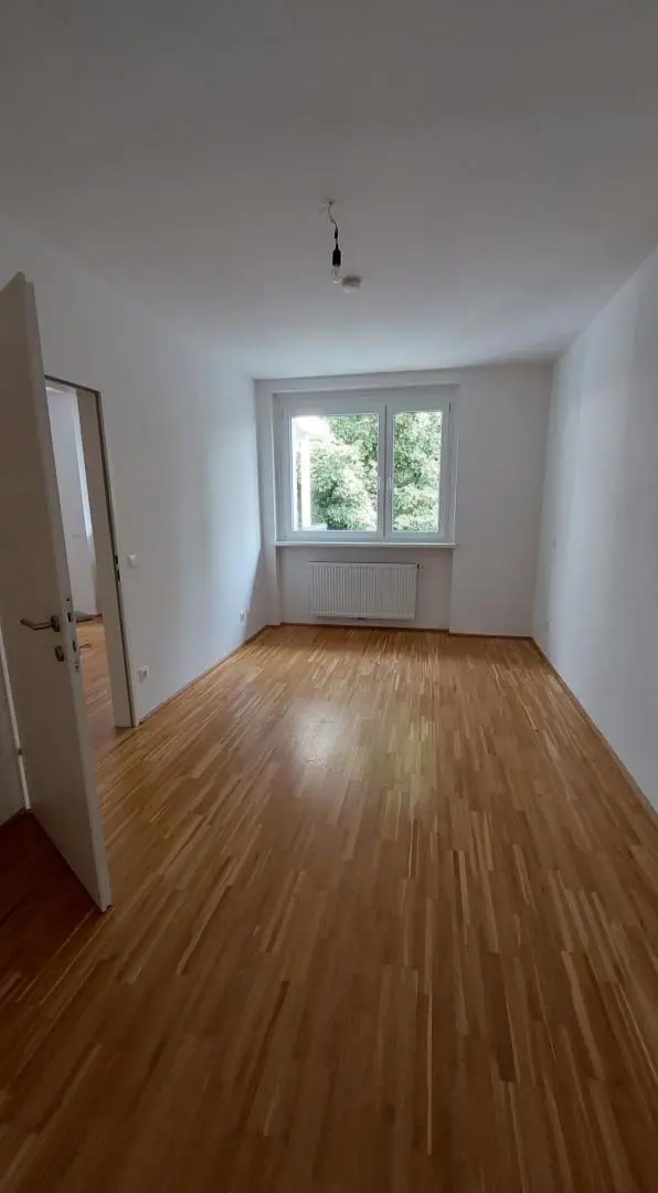 Ruhige 3-Zimmer-Wohnung mit Balkon und Küchenmöblierung zu vermieten