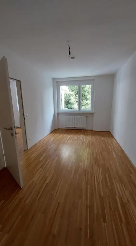 Ruhige 3-Zimmer-Wohnung mit Balkon und Küchenmöblierung zu vermieten