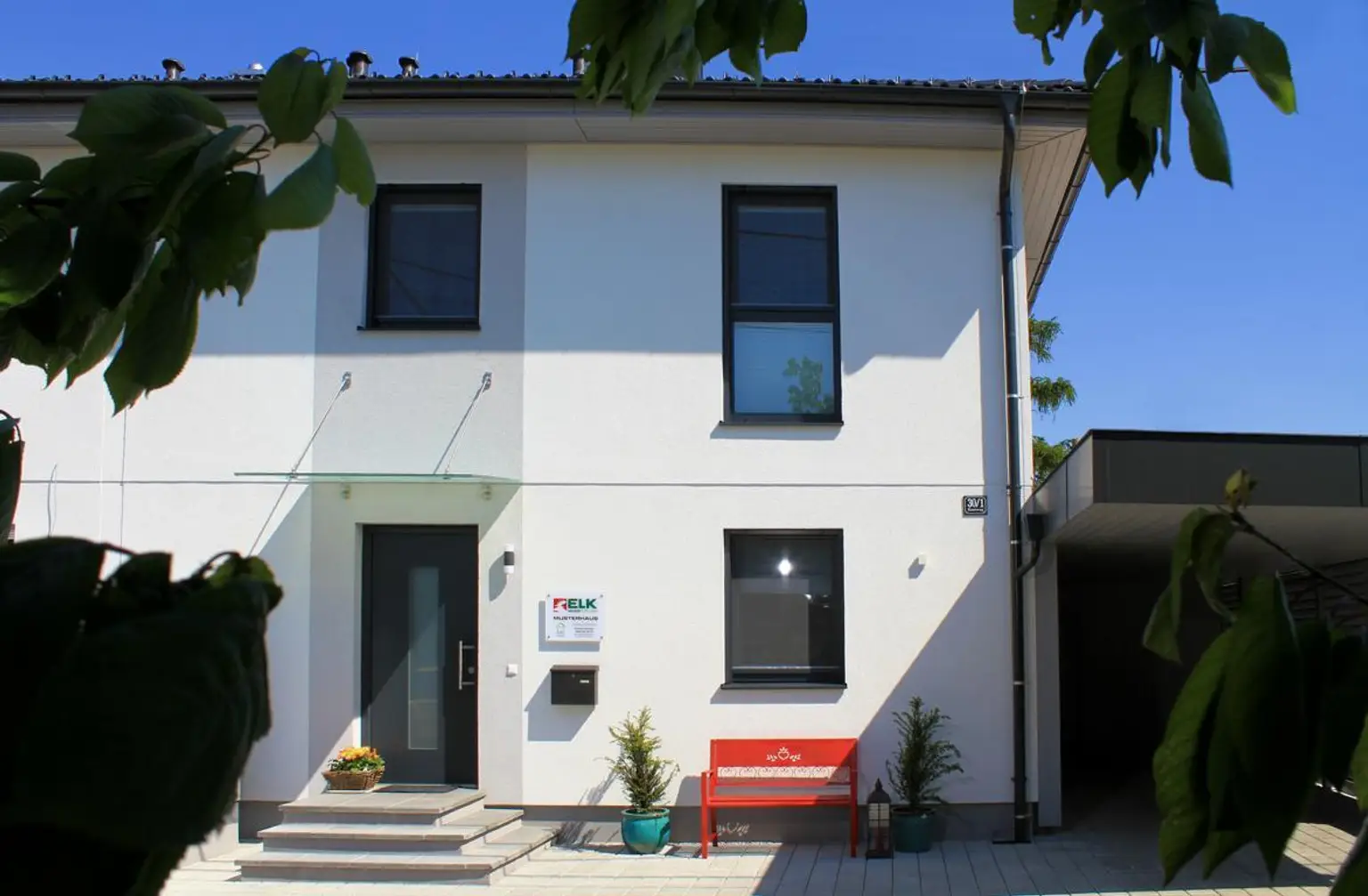 Moderne Doppelhaushaelfte mit Garten in Gerasdorf - Erstbezug 2016