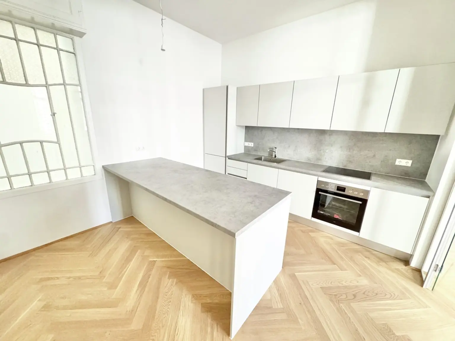 ERSTBEZUG NACH SANIERUNG | NEUBAUGASSE | EXKLUSIVE 4 ZIMMER | TOPLAGE | U-BAHN-NÄHE