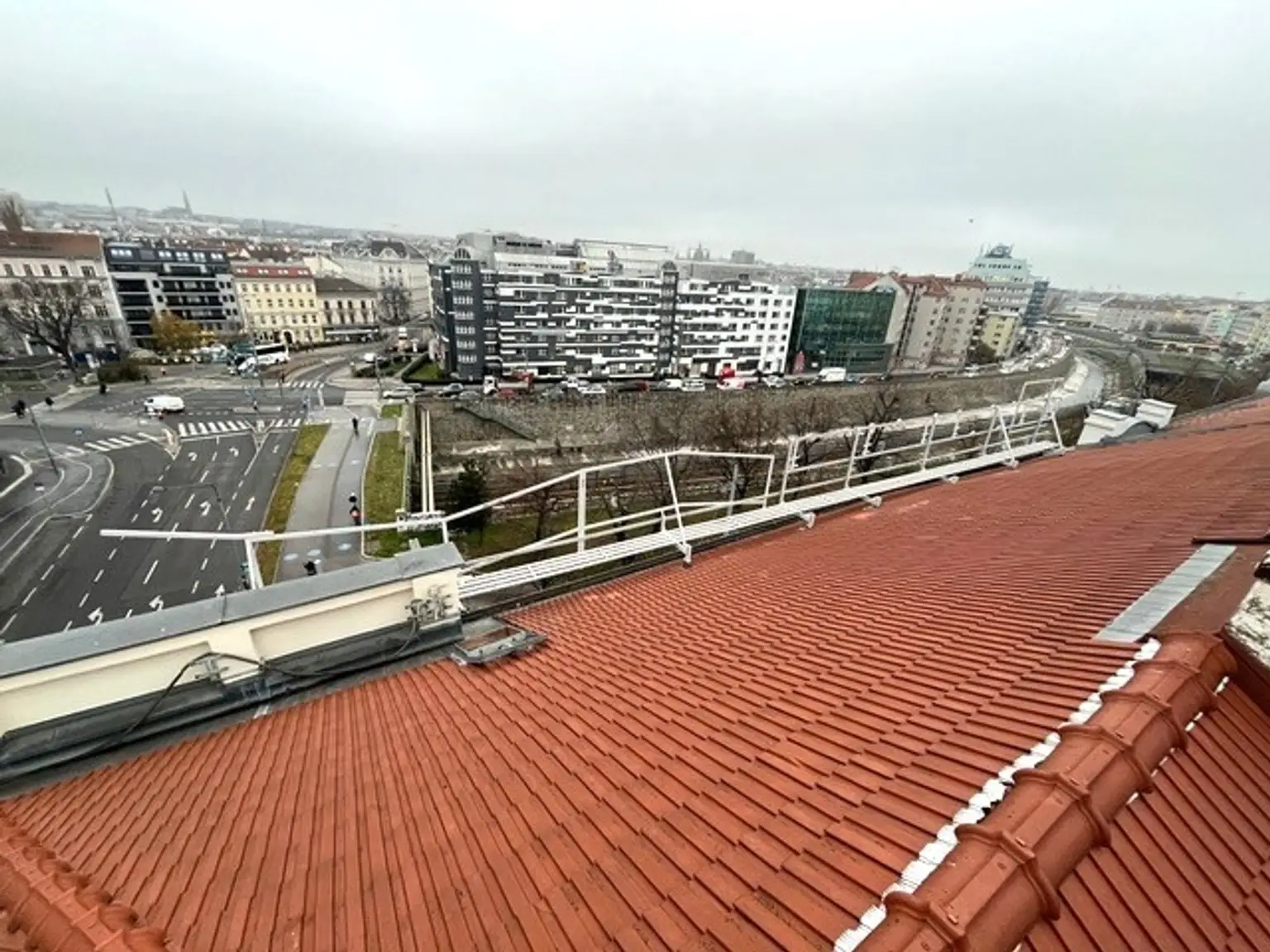 12001 | ++ NEU ++  Dachwerbefläche an der Schönbrunner Straße | Prima Service Immobilien