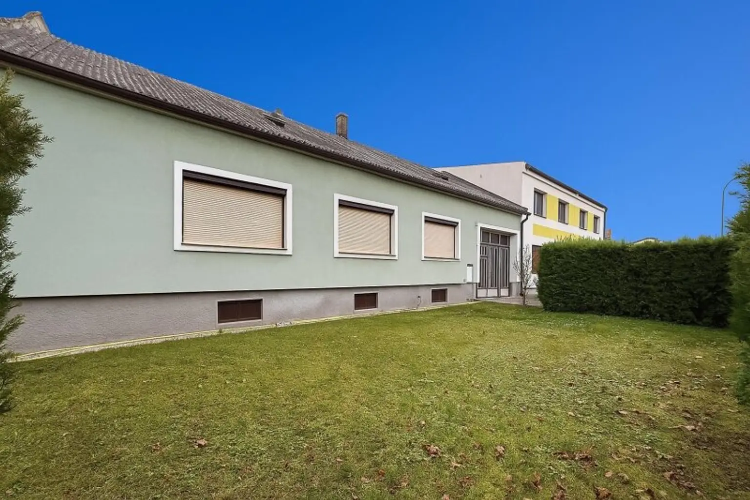 EINFAMILIENHAUS MIT VIEL POTENZIAL I GRÜNRUHELAGE I großzügiger Garten mit Swimming-Whirlpool I Infrarotkabine I Garage mit 3 Stellplätzen I Weinkeller