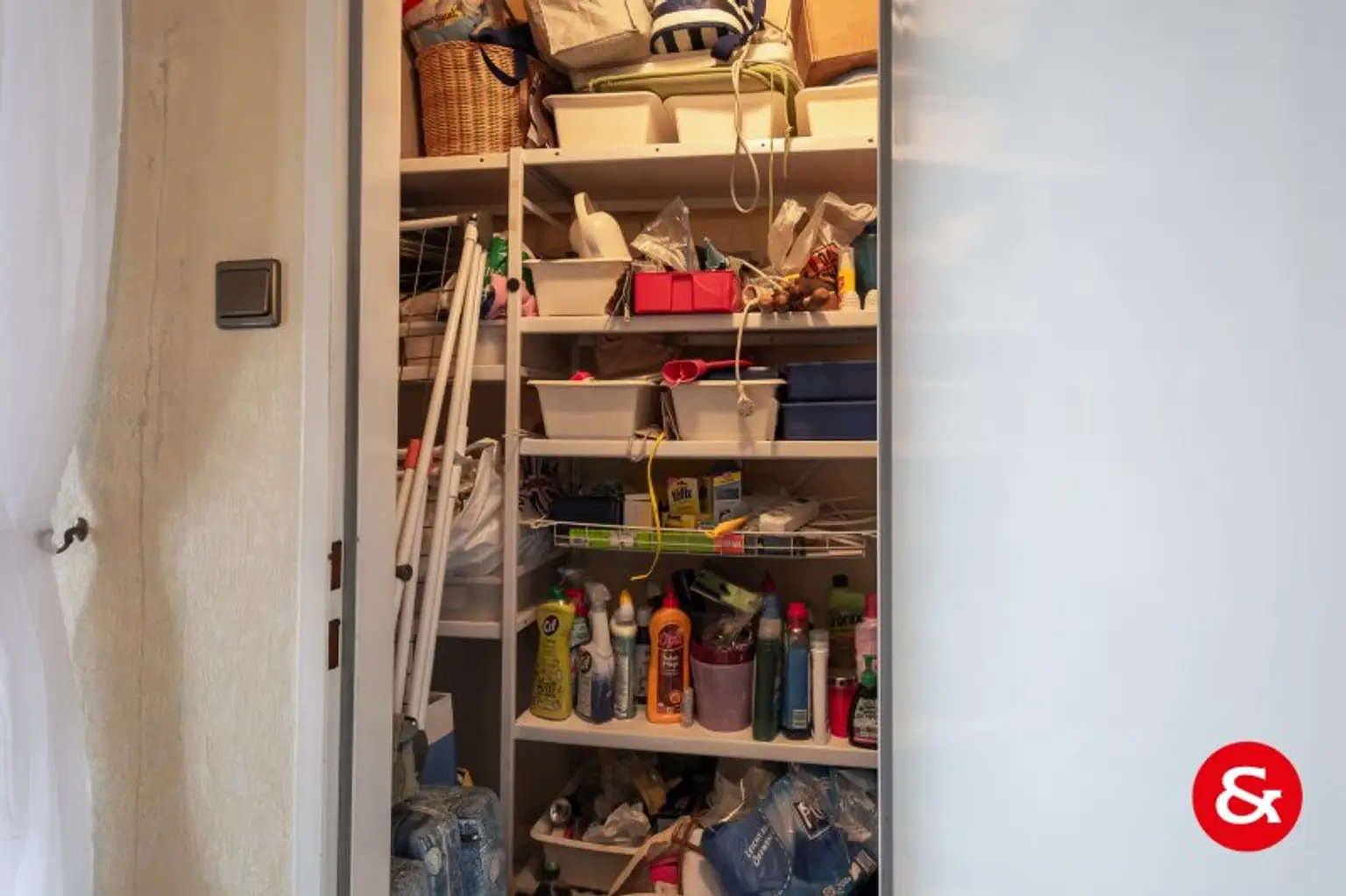 UNGLAUBLICHES PREIS-LEISTUNGSVERHÄLTNIS FÜR EINE DREIZIMMERWOHNUNG MIT LOGGIA IN GRÜNRUHELAGE!