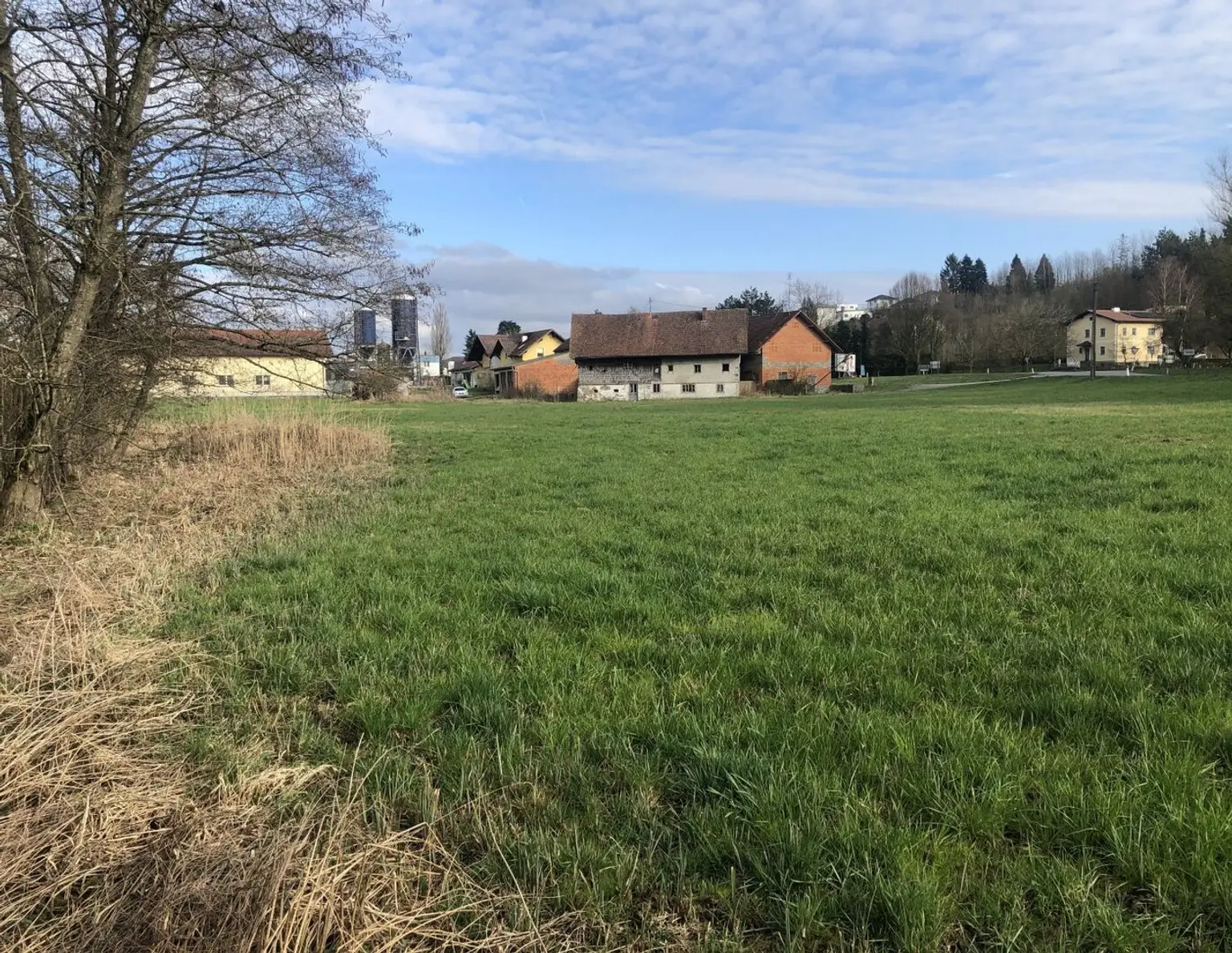 Grundstück mit Widmung "MB" (eingeschränktes gemischtes Baugebiet) in Raab