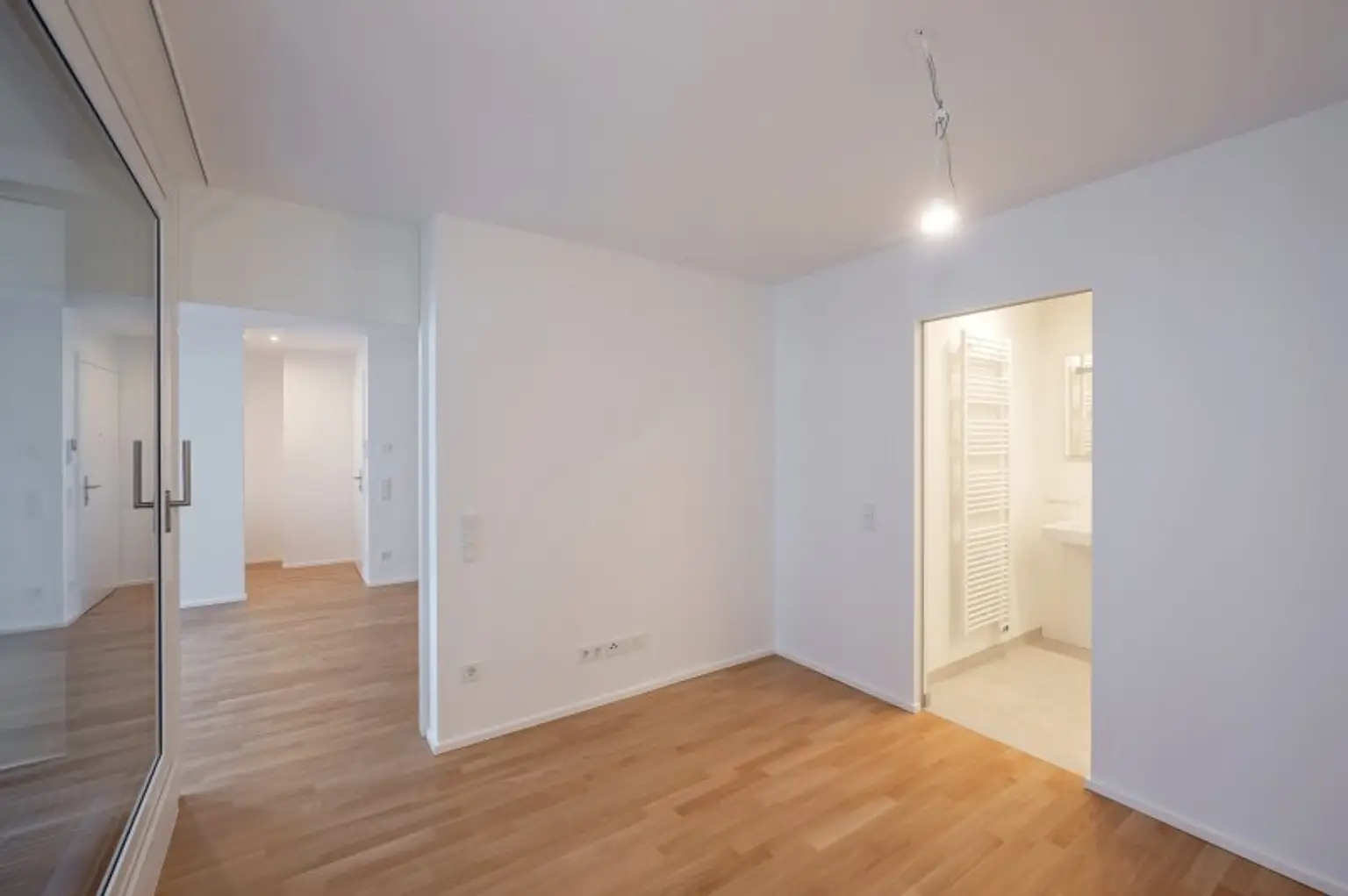 ++MOLLARD 50++ Stylish 2-room apartment right in the heart of the city (3/8)