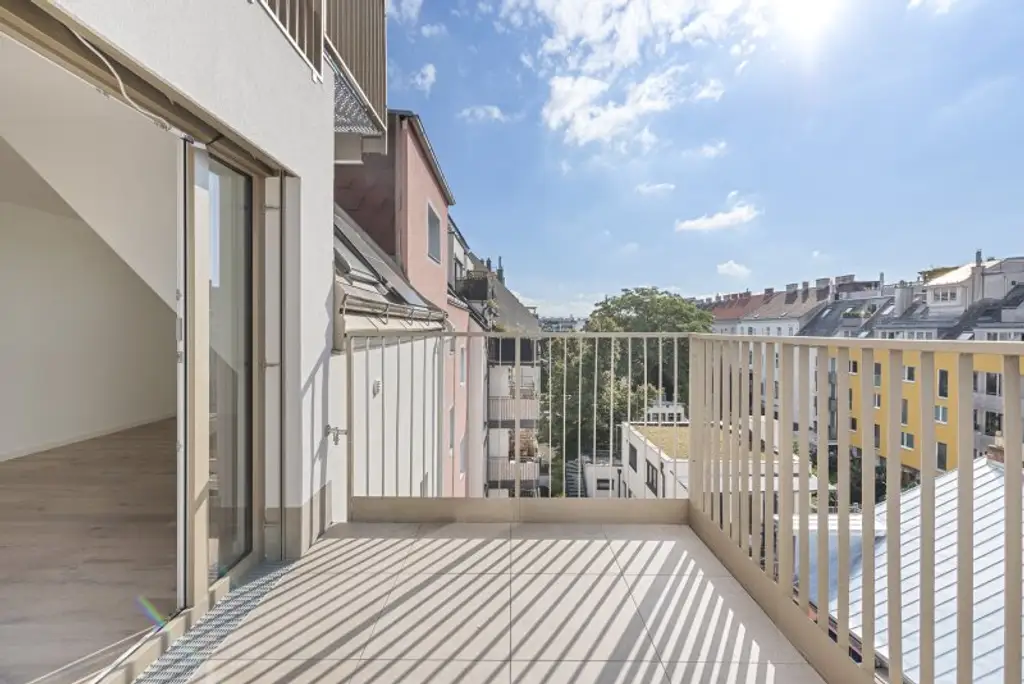 ZUM VERLIEBEN: EIN DACHGESCHOSS-TRAUM MIT BALKON
