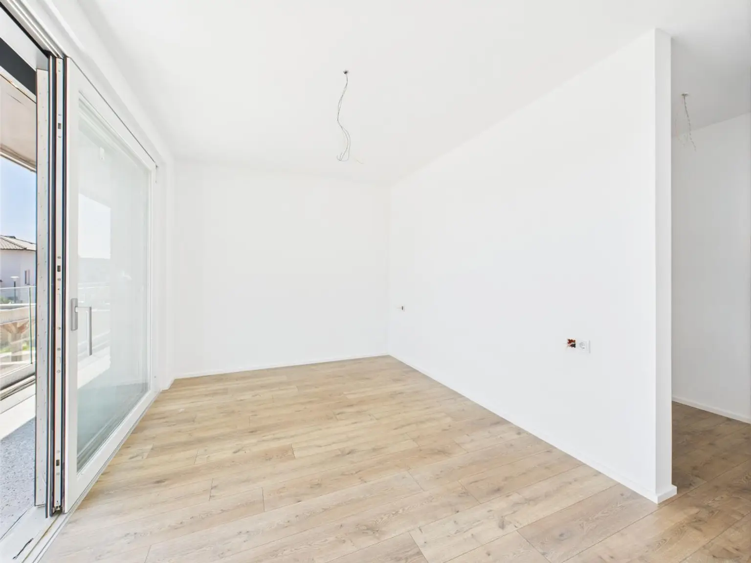 Luxus trifft Technik: Erstbezug mit hochwertiger Ausstattung, Smart Home & Salzwasserpool in Wels-West