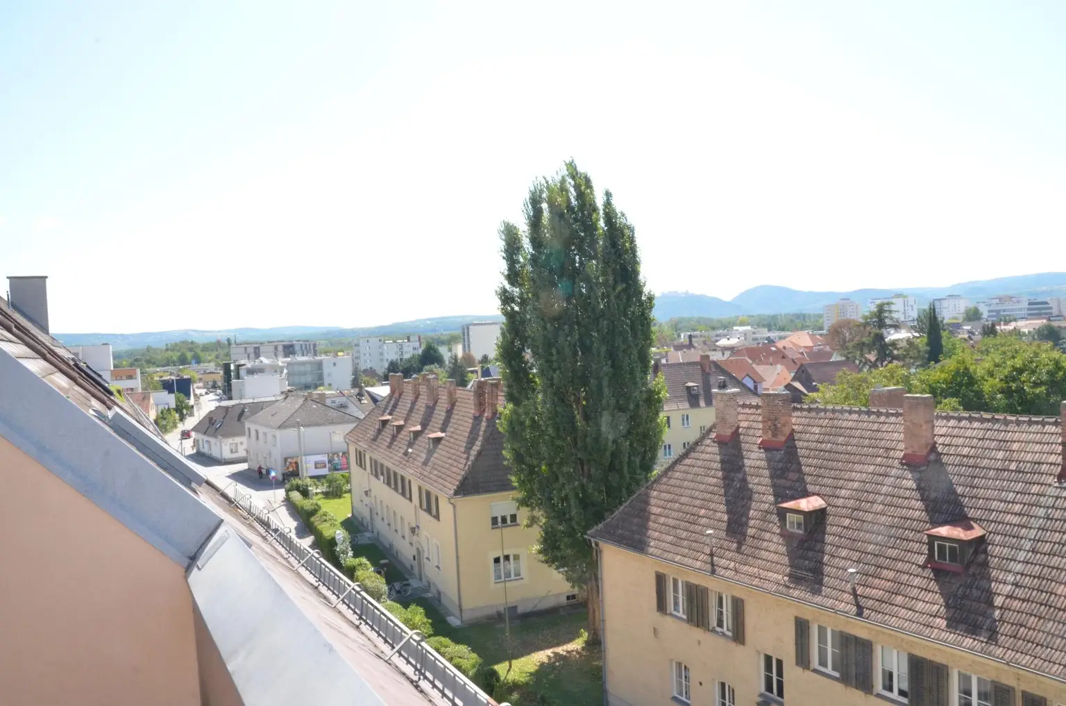 Neu adaptierte DG-Wohnung mit Terrasse und Tiefgarage