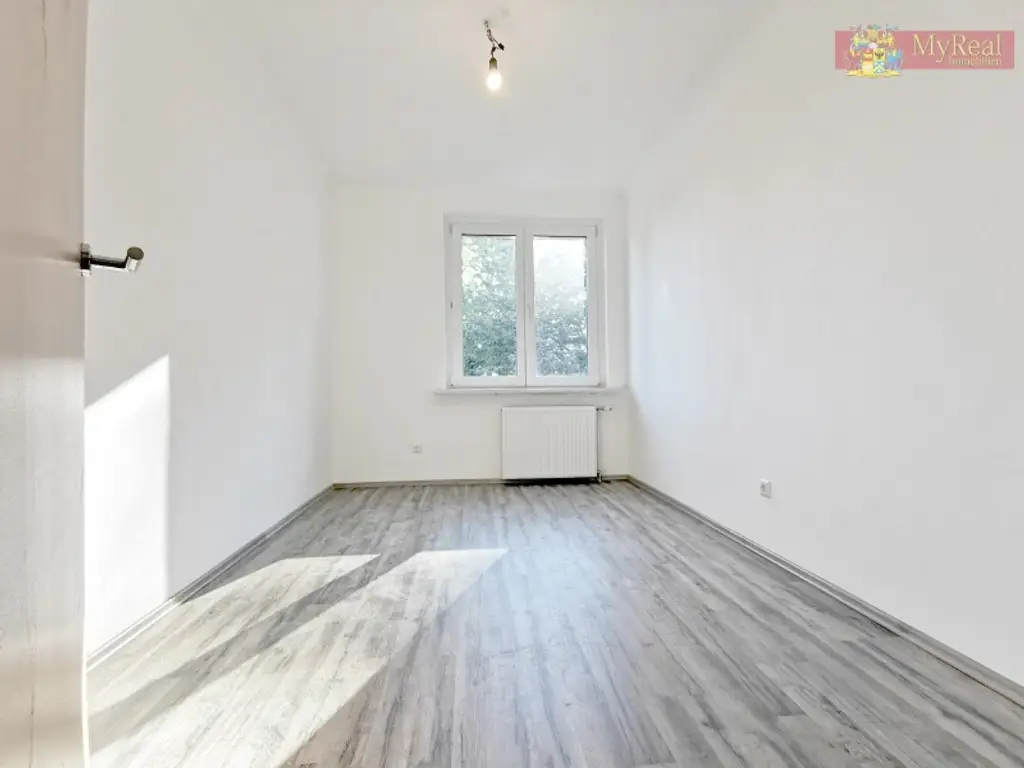 Sonnige  Generalsanierte 3 Zimmer  Wohnung in Grüne lage