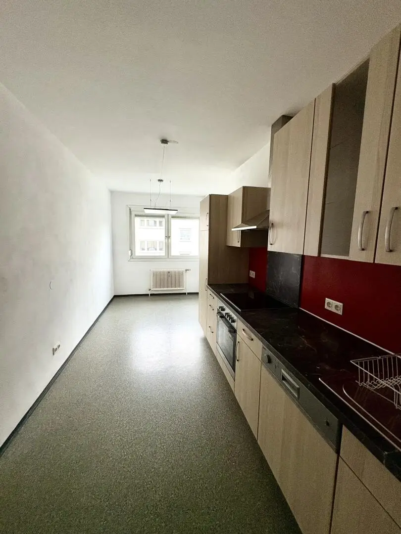 Geidorf: Großzügige 4 Zimmer-Mietwohnung, verglaste Loggia, WEG geeignet.
