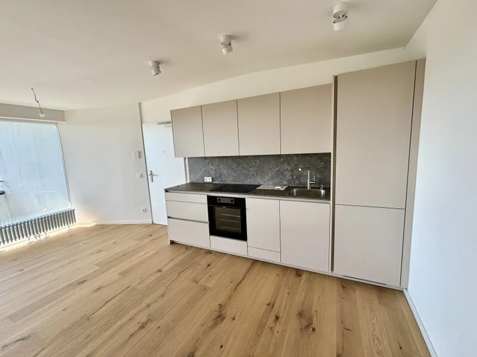 Exklusive Erstbezugs-Dachgeschosswohnung mit Loggia & Seeblick in zentraler Lage von Neusiedl