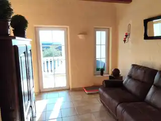 Studiozimmer (DG) mit Blick zur Loggia vorne