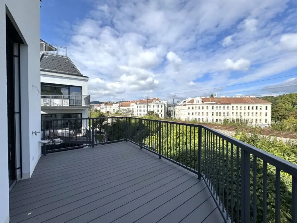 Mit Blick ins Grüne - Großzügiger Erstbezug nach Sanierung - Luftige 4-Zimmer Wohnung in Hernals