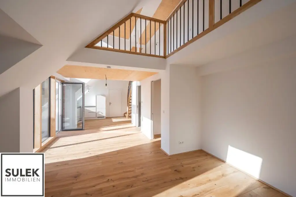 lichtdurchfluteter DG-Erstbezug mit offener Galerie und hochwertiger Ausstattung