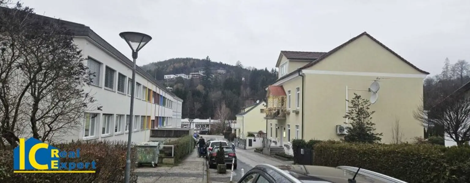 Ruhige Wohnlage, Einbahnstraße in Richtung Einkaufszentrum