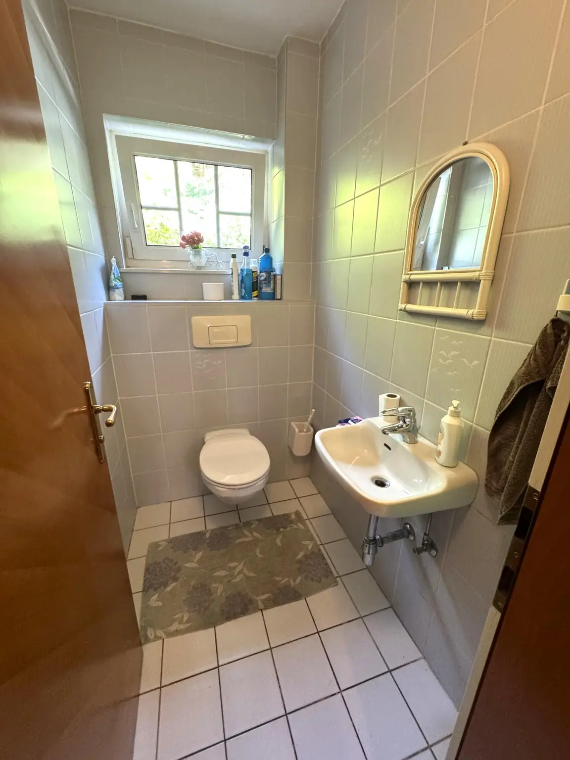 Großzügiges Einfamilienhaus mit Pool, Wintergarten und Doppelgarage mitten im Grünen!