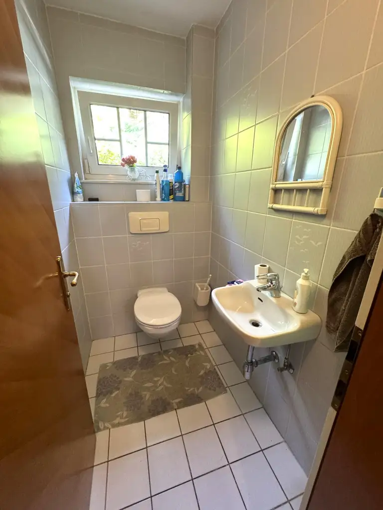 Großzügiges Einfamilienhaus mit Pool, Wintergarten und Doppelgarage mitten im Grünen!