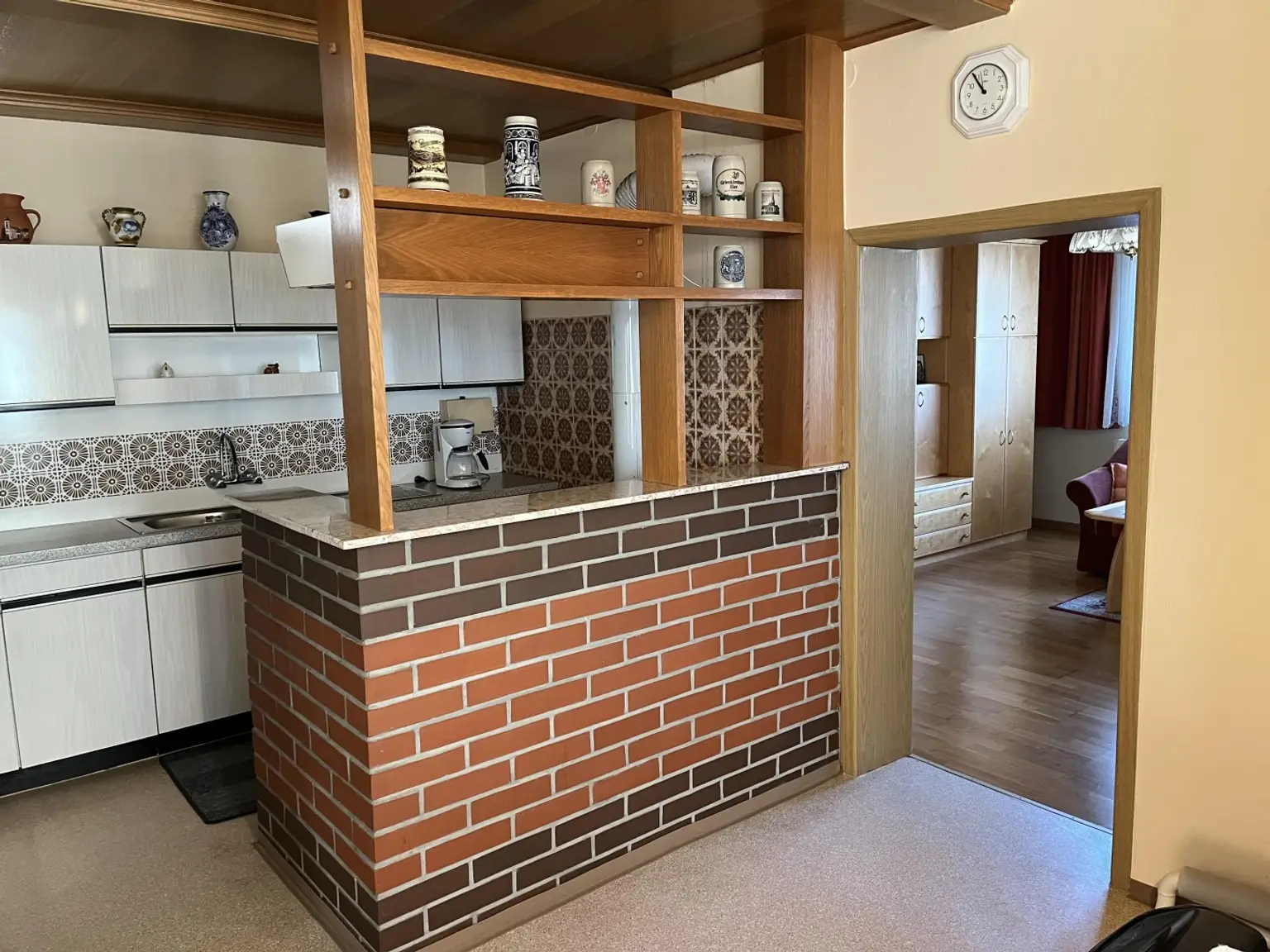 Blick vom Essplatz in die Küche