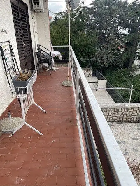 Crikvenica/Kacjak: Apartmenthaus mit 5 Wohneinheiten, nur 140 Meter vom Strand entfernt!