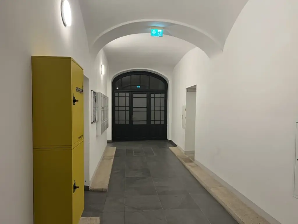 MODERNES DESIGN VOLLMÖBLIERT TRIFFT ALTBAU