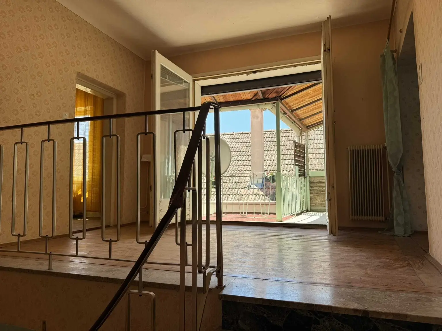 Zweifamilienhaus / Gewerbeobjekt  mit Nebengebäude zu verkaufen!