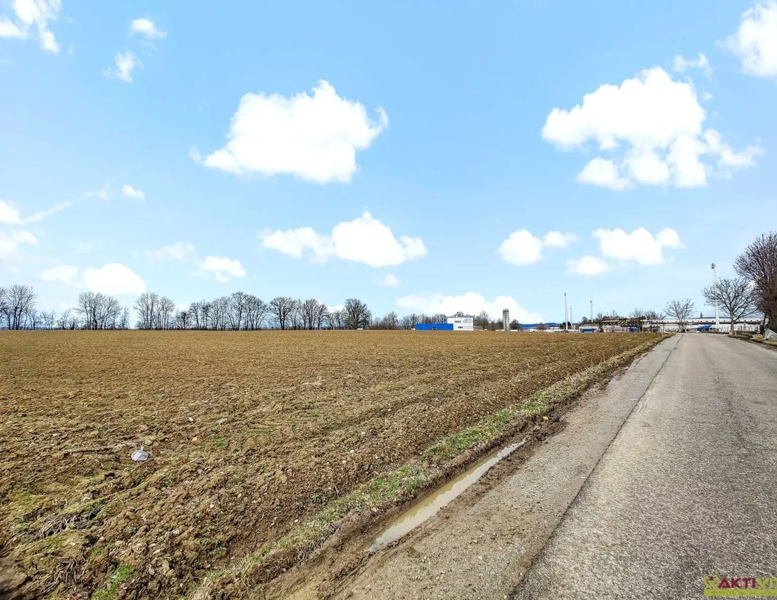 Großes Betriebs-Baugebiet direkt an der Autobahn A8! - Großes Potential als Pacht oder Baurecht. - An der Grenze zu DE.