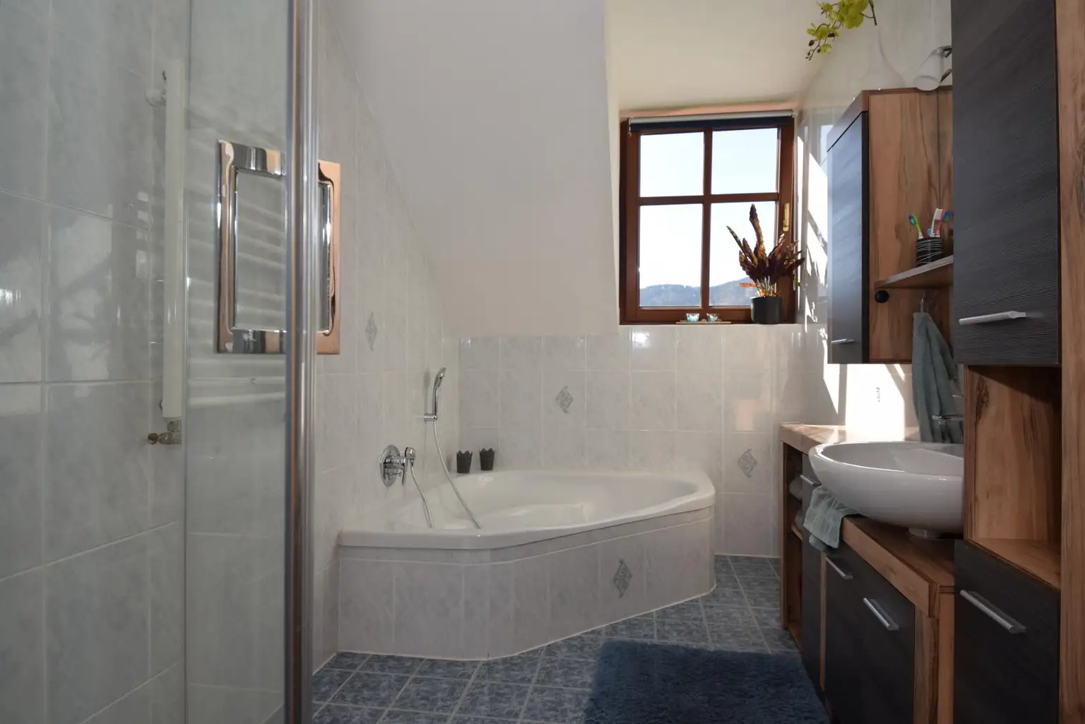 Badezimmer im Obergeschoß