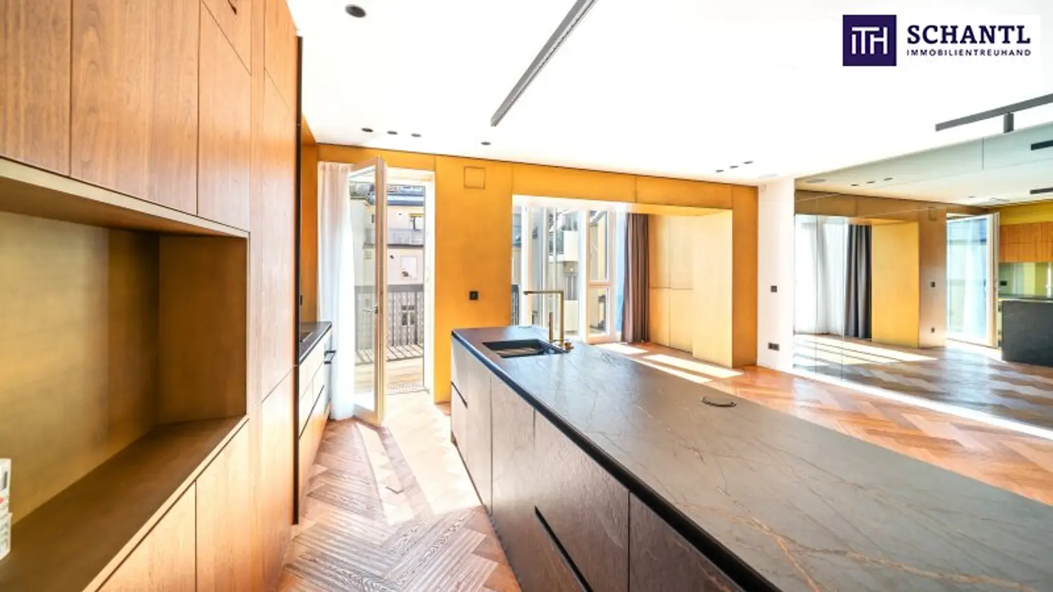 Exklusivität zum Einziehen! Design + Eleganz + Raffinesse + Edle Materialien! TOP-Wohnung in TOP-Lage mit hofseitiger Terrasse! Wünsche werden wahr....