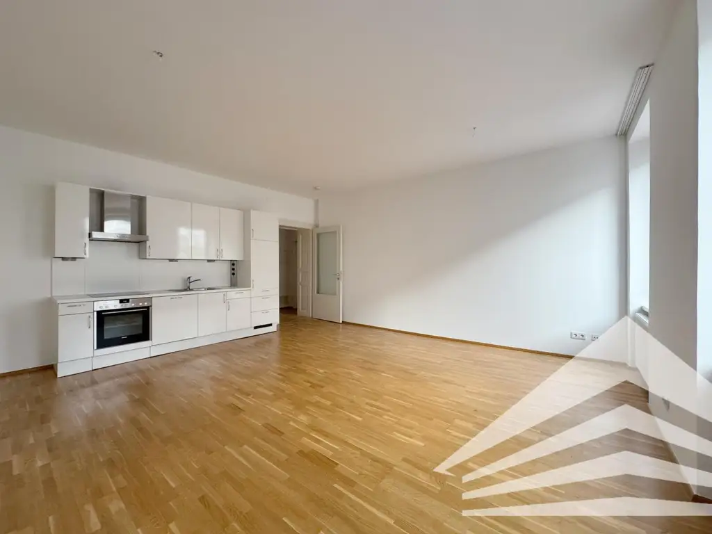 Stilvolle 2 Zimmer-Altbauwohnung mit Küche & Loggia in zentraler Lage