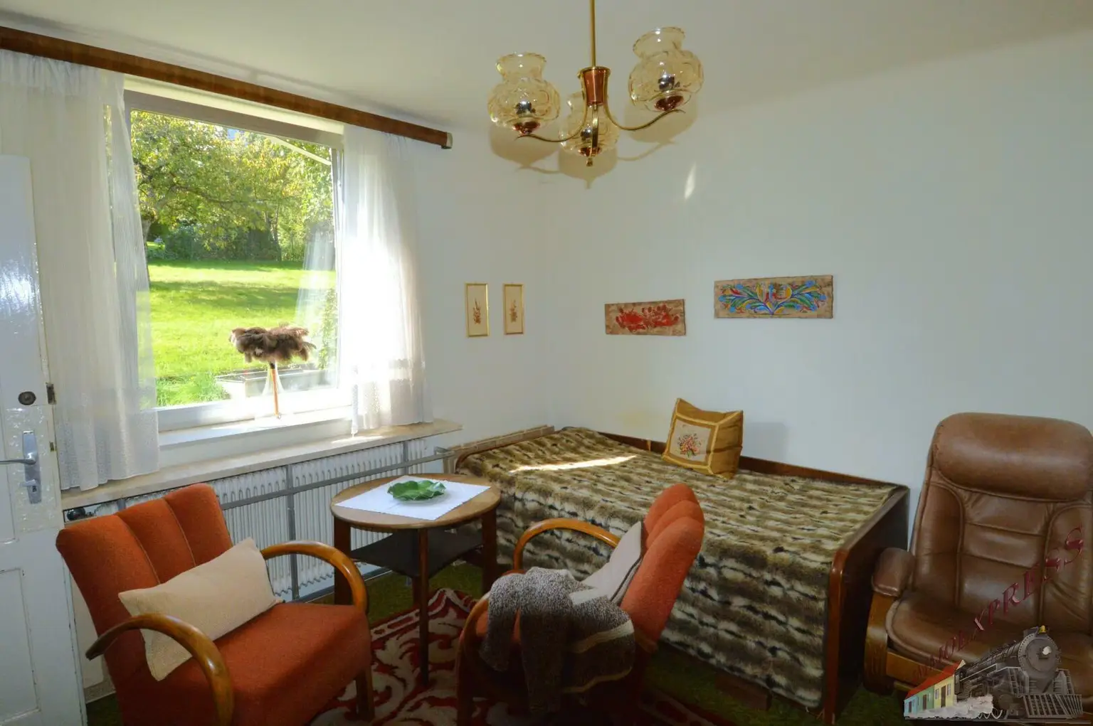 Einfamilienhaus mit Gäste-/Sommerhaus und 2 Garagen - Fernblick