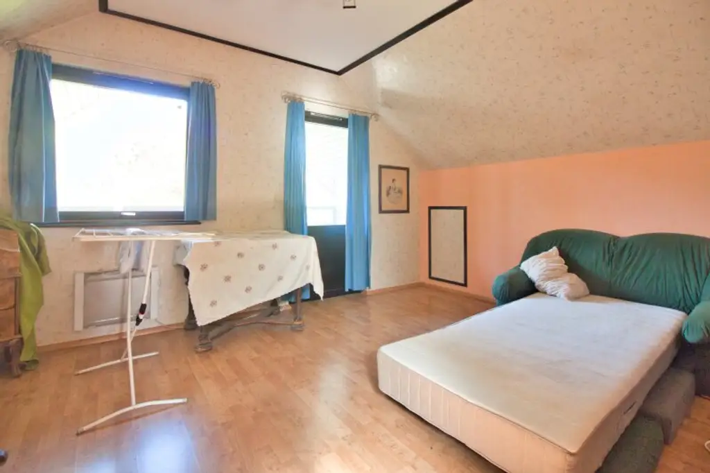 Ebenes Grundstück in ruhiger Sackgasse | sanierungsbedürftiges Einfamilienhaus mit idyllischer Garten | rd. 180 m² verbaubar