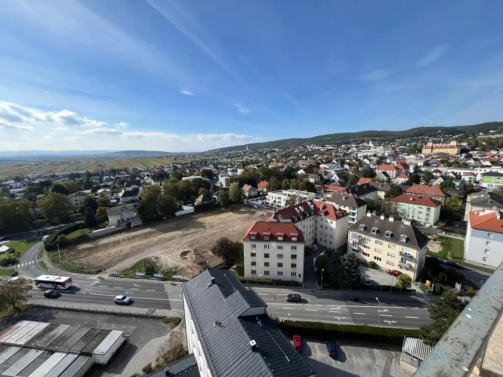 Zentrumsnahe Wohnung mit Küche, Loggia und tollem Ausblick!