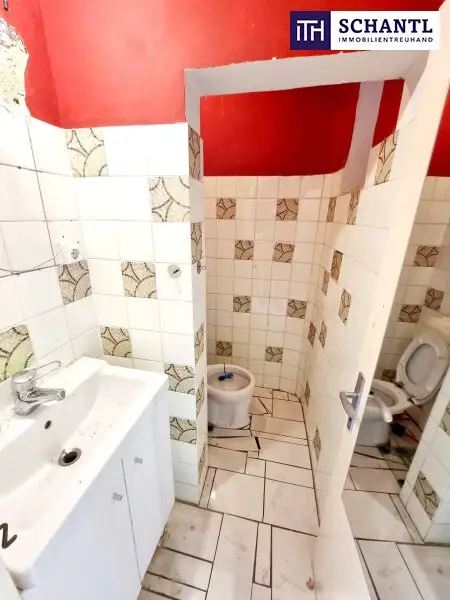 Das Haus trägt Smoking, die Wohnung wartet noch auf ihr Kleid! Renovierungsbedürftige Altbauwohnung mit toller Raumaufteilung + Traumhaft schönes Haus + Perfekte Infrastruktur und Anbindung! Jetzt zugreifen!