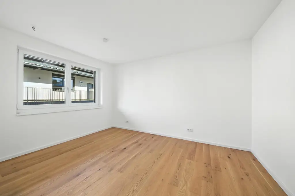 ERSTBEZUG! 3-ZIMMER WOHNUNG MIT BALKON und PKW-STELLPLATZ!