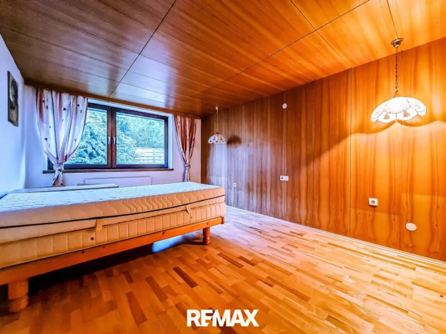Linke Haushälfte: Schlafzimmer