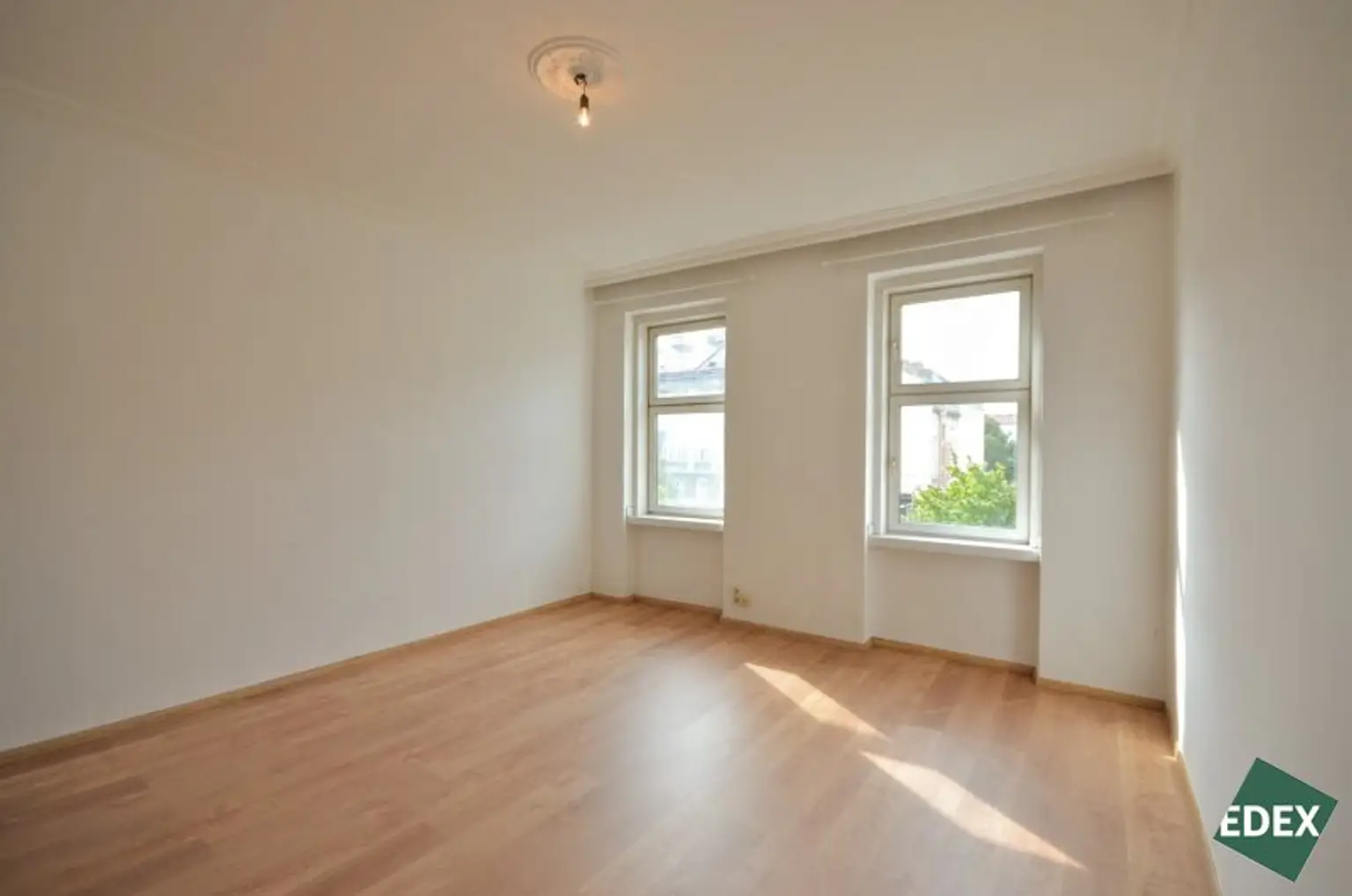 Schöne 2-Zimmer-Ordination/Praxis direkt auf der Hernalser Hauptstraße