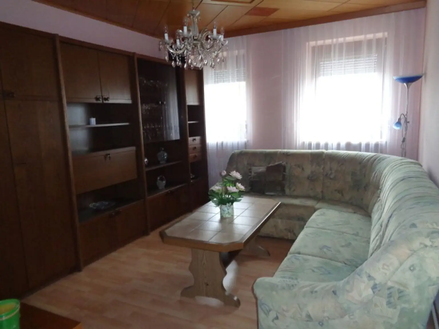 Jedenspeigen: S- Bahn: kleiner, bezugsfertiger Wohnhit mit Innenhof,ohne Garten