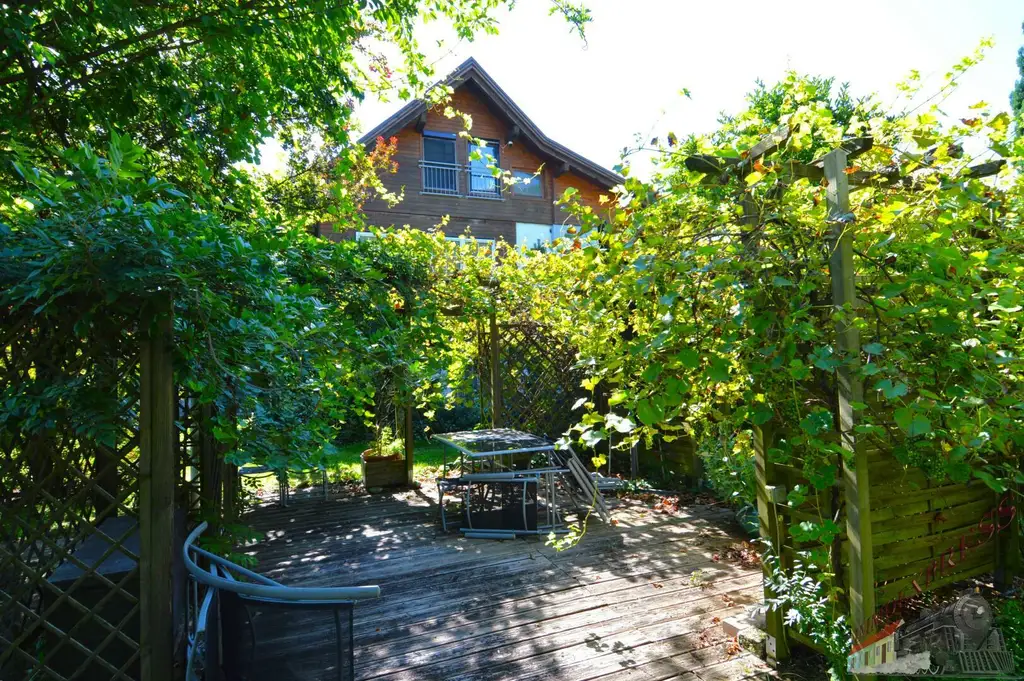 Ein-/ Zweifamilienhaus mit viel Potential - 3 Garagen - 1.368 m² - getrennte Eingänge