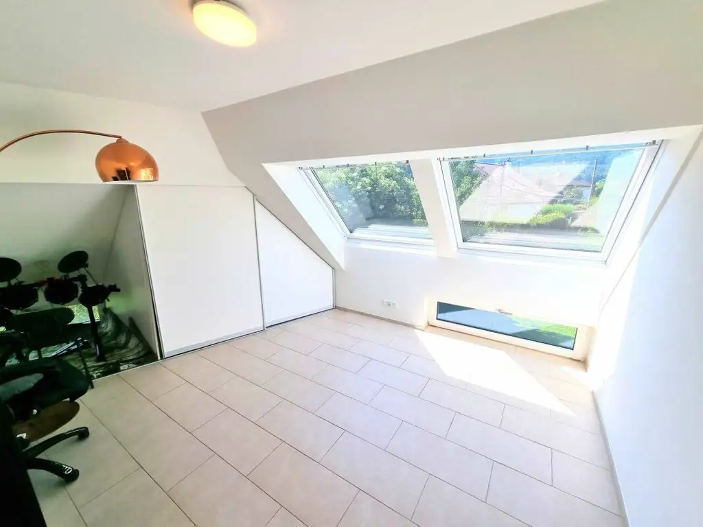 Top moderne Architekten-Villa mit Pool!