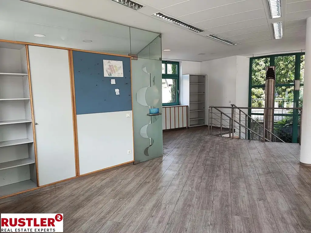 Präsenz an der Hauptstraße – großzügiges Geschäftslokal auf zwei Ebenen