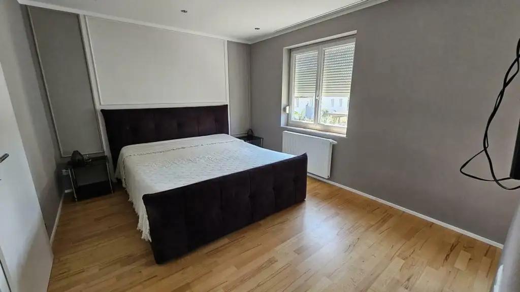 ** Großzügiges & edel saniertes Stadthaus ** Hochwertige Ausstattung ** 3 Bäder ** Einliegerwohnung ** absolute Ruhelage **