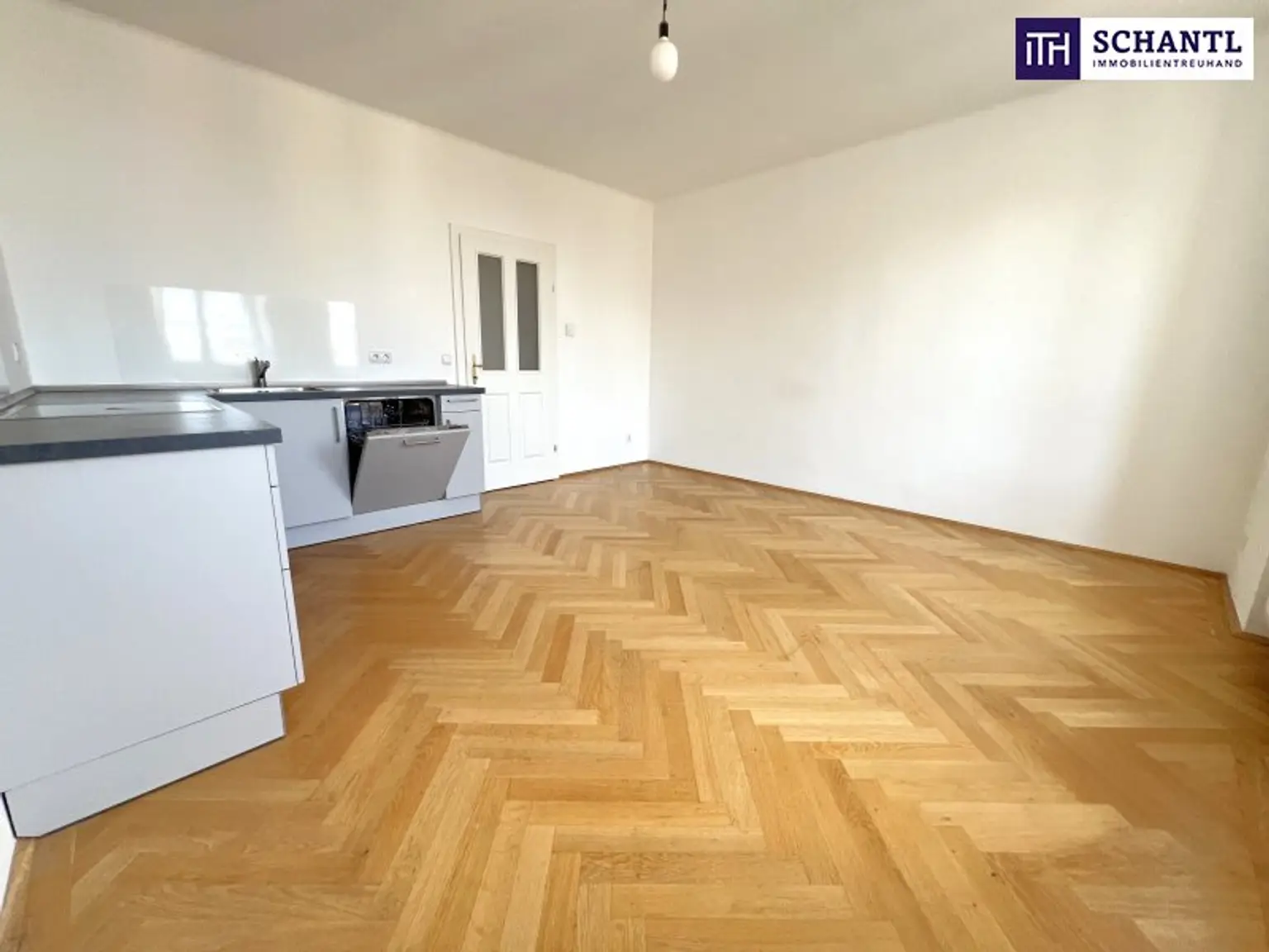 Da ist er – Ihr Wiener Wohntraum! Altbaujuwel im letzten Stock mit Balkon & Klima – jetzt zugreifen!