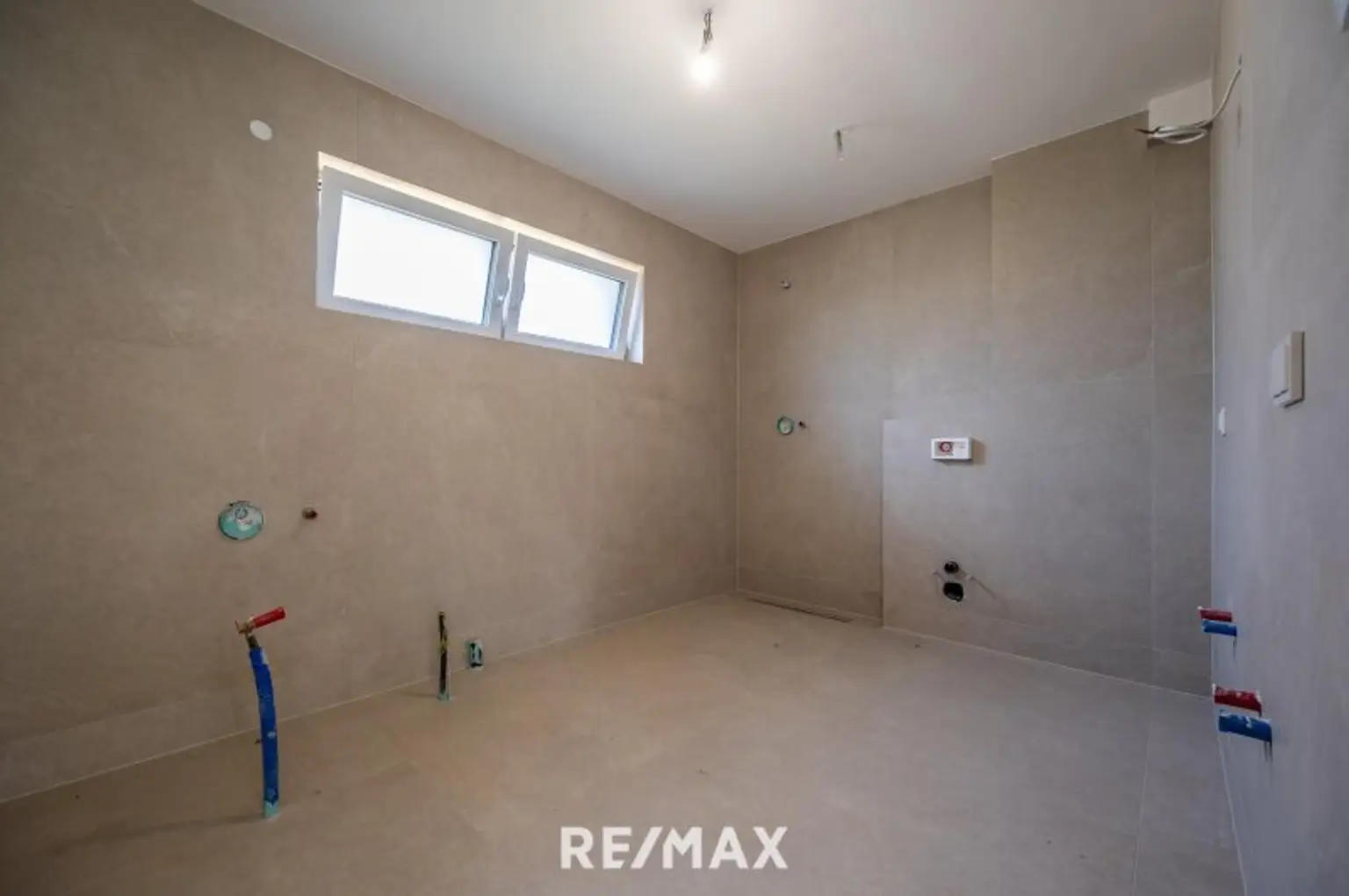 Erstbezug: Doppel-Haushälfte mit Fernblick und Wohlfühlambiente