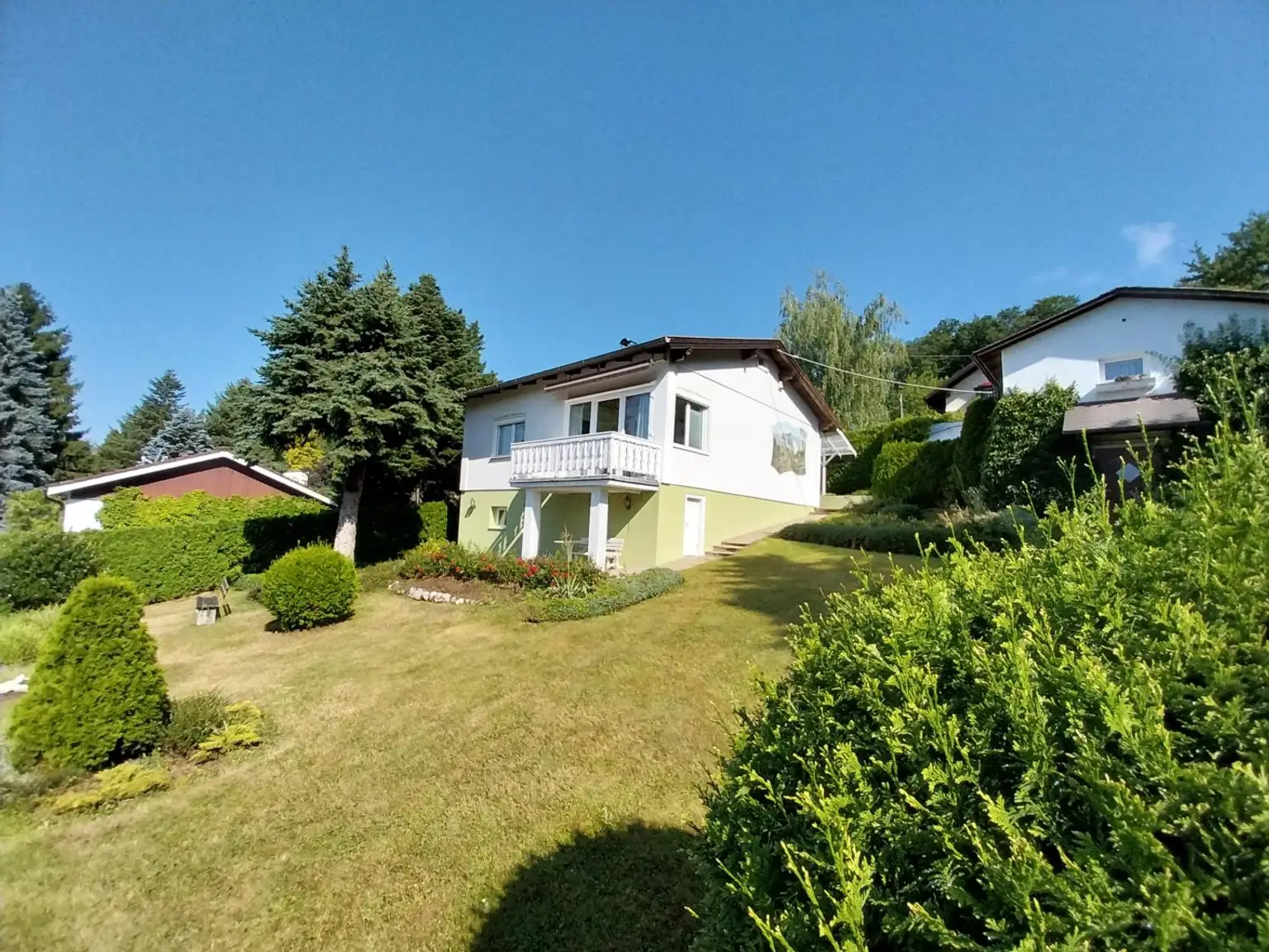 Sehr gepflegtes Einfamilienhaus, idyllische Grünlage in 3032 Eichgraben zu kaufen.