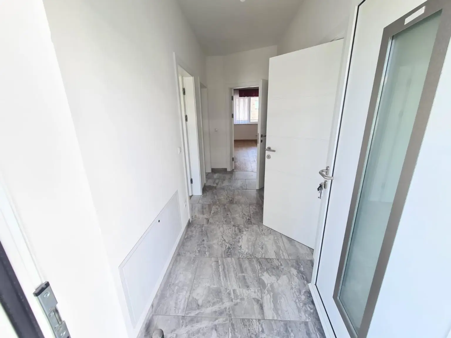 Neuwertige, wunderschöne 3-Zimmer-Wohnung mit großen Süd-Balkon
